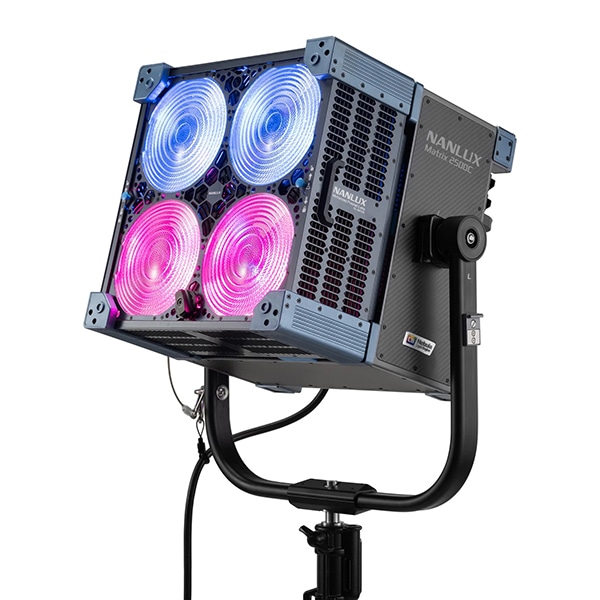 NANLITE(ナンライト) NANLUX Matrix 2500C スポットライト 2500W フルカラー 電動フレネルレンズ付属 Ligh Matrix 2500C